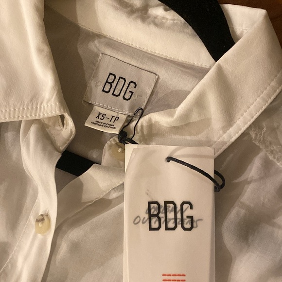 BDG Urban Outfitters Button Down, Oversized White Flowy Shirt. With Raw Hem. - Picture 7 of 7